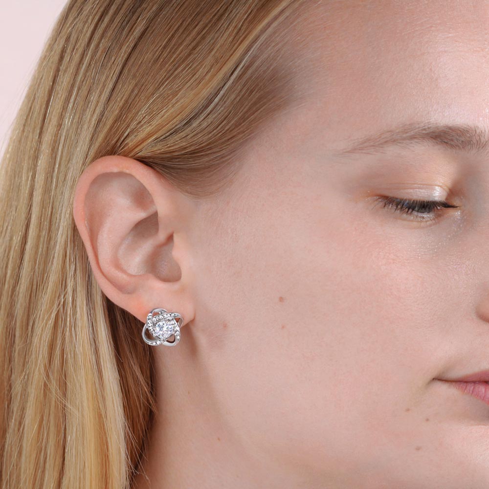 Boucles d'oreilles noués en diamant